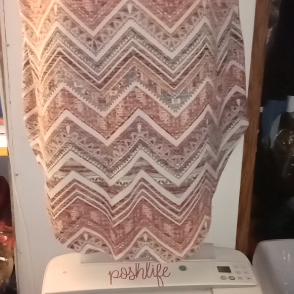 Almost Famous plus size asymmetrical tank top - Picture 2 of 10